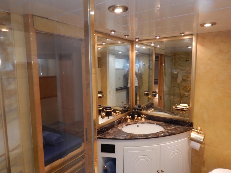 Book yachts online - motorboat - Azimut 76 - Golden Eagle - rent