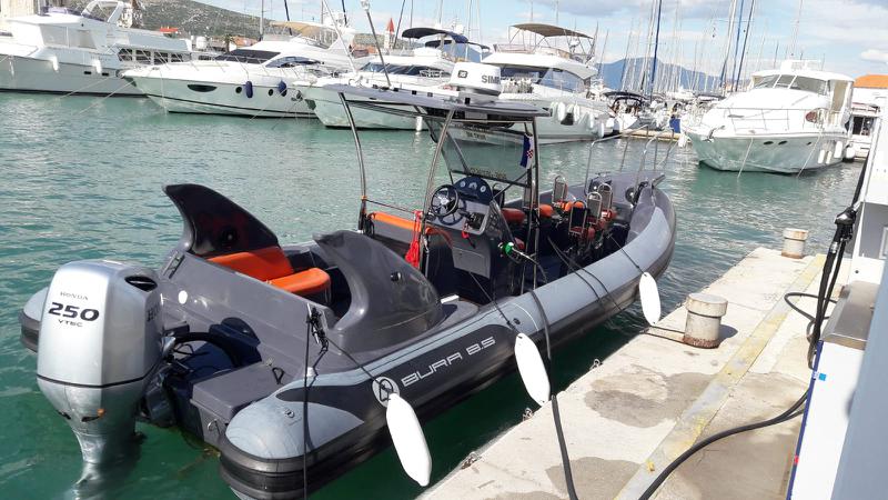 Book yachts online - motorboat - Bura 850 - Fenix - rent
