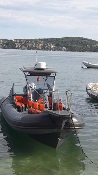 Book yachts online - motorboat - Bura 850 - Fenix - rent