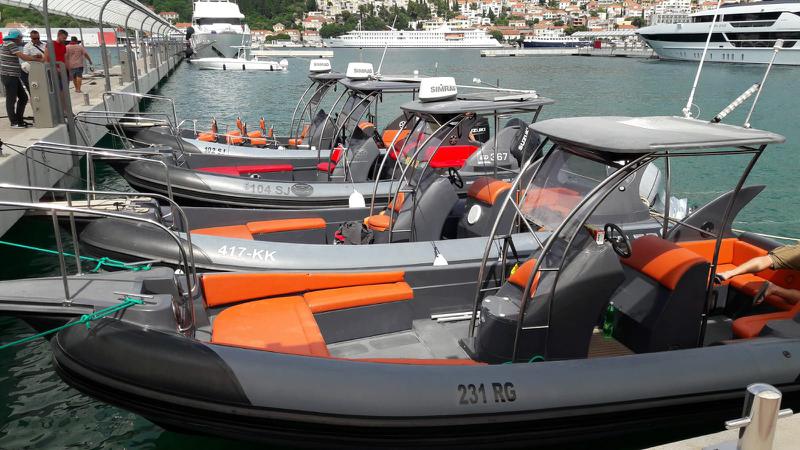 Book yachts online - motorboat - Bura 850 - Fenix - rent