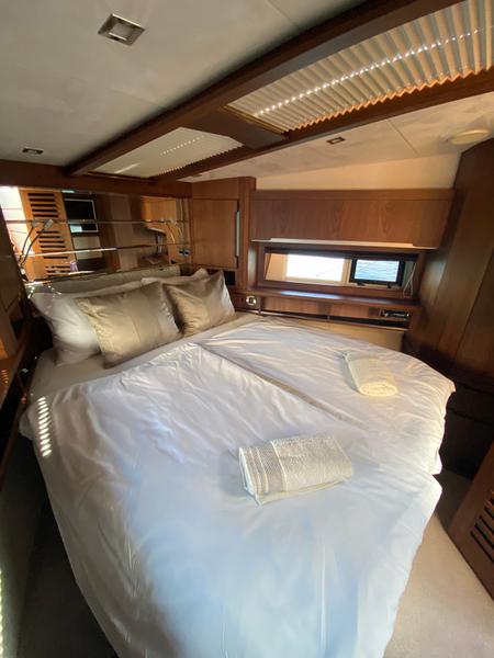 Book yachts online - motorboat - Galeon 550 Sky - GREMIX - rent