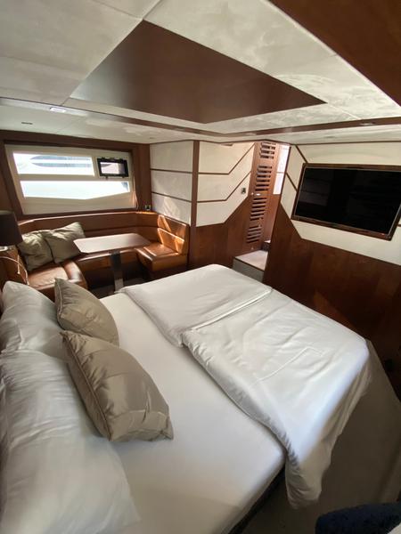 Book yachts online - motorboat - Galeon 550 Sky - GREMIX - rent