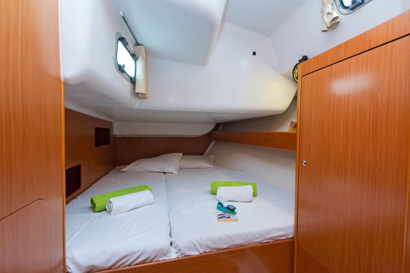 Book yachts online - sailboat - Beneteau 43.4 - Argo - rent