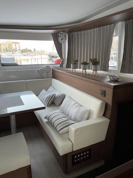 Book yachts online - catamaran - Lagoon 46 - Grand Blue - rent