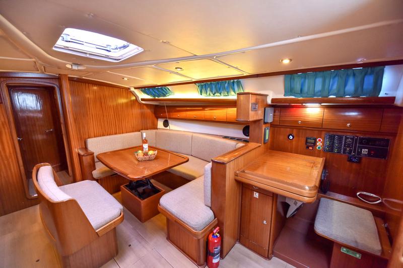 Book yachts online - sailboat - Bavaria 44 Cruiser - Sahbaz - rent