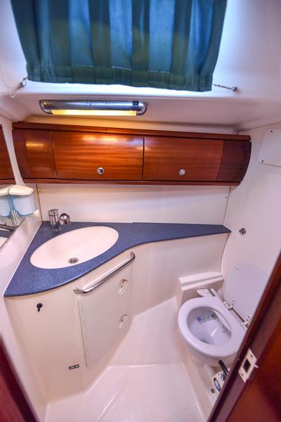 Book yachts online - sailboat - Bavaria 44 Cruiser - Sahbaz - rent