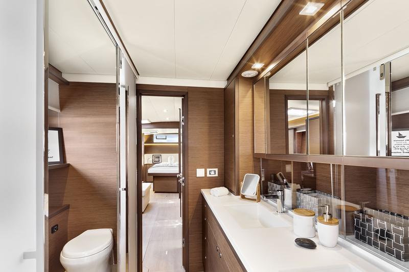 Book yachts online - catamaran - Lagoon 52 F owner version - EMERALD GEMINI - rent