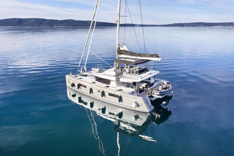 Book yachts online - catamaran - Lagoon 52 F owner version - EMERALD GEMINI - rent