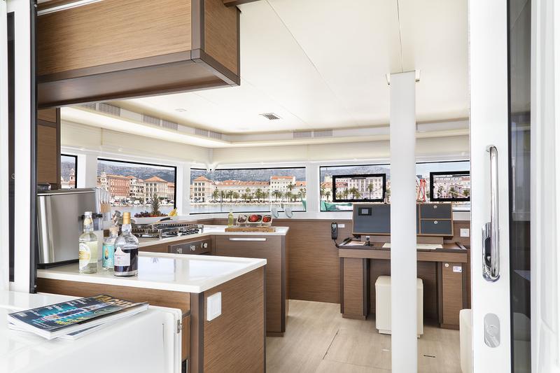 Book yachts online - catamaran - Lagoon 52 F owner version - EMERALD GEMINI - rent