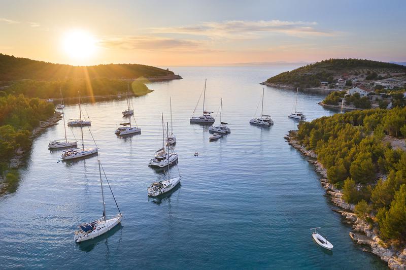 Book yachts online - catamaran - Lagoon 52 F owner version - EMERALD GEMINI - rent