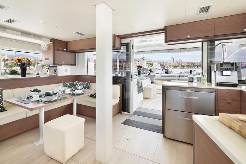 Book yachts online - catamaran - Lagoon 52 F owner version - EMERALD GEMINI - rent