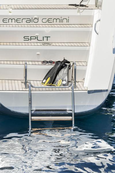 Book yachts online - catamaran - Lagoon 52 F owner version - EMERALD GEMINI - rent