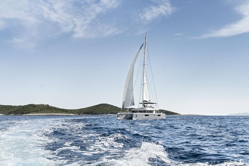 Book yachts online - catamaran - Lagoon 52 F owner version - EMERALD GEMINI - rent
