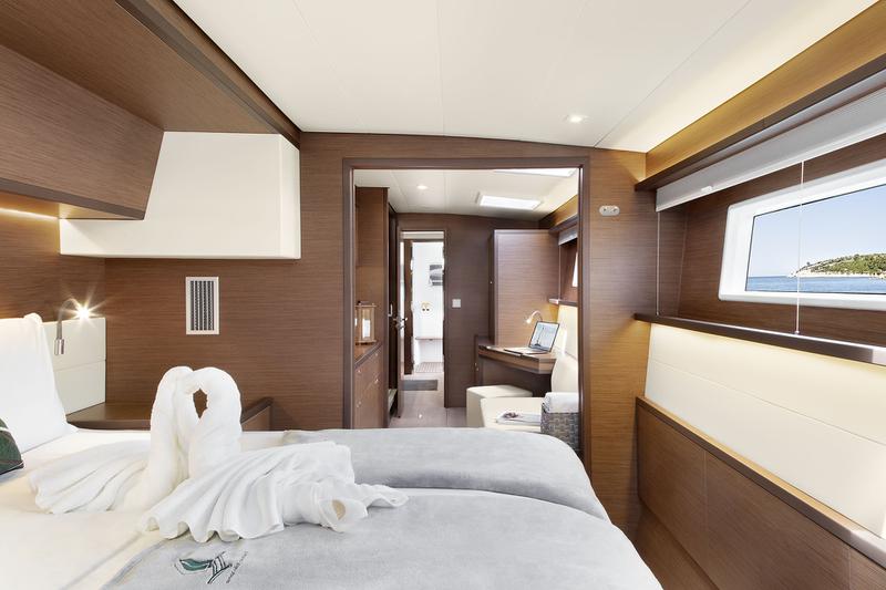 Book yachts online - catamaran - Lagoon 52 F owner version - EMERALD GEMINI - rent