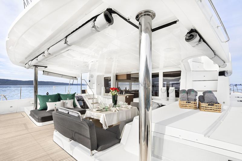 Book yachts online - catamaran - Lagoon 52 F owner version - EMERALD GEMINI - rent
