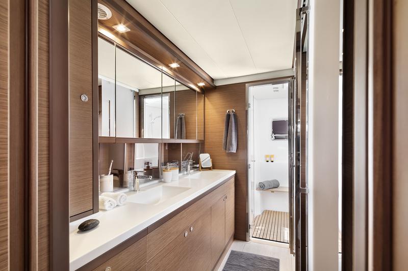 Book yachts online - catamaran - Lagoon 52 F owner version - EMERALD GEMINI - rent