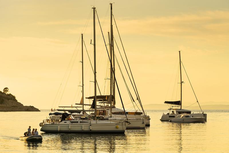 Book yachts online - catamaran - Lagoon 52 F owner version - EMERALD GEMINI - rent