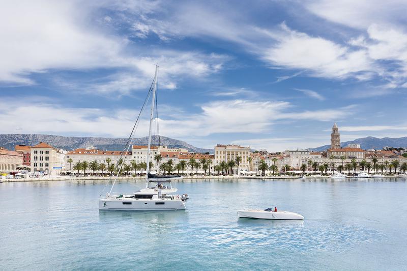 Book yachts online - catamaran - Lagoon 52 F owner version - EMERALD GEMINI - rent