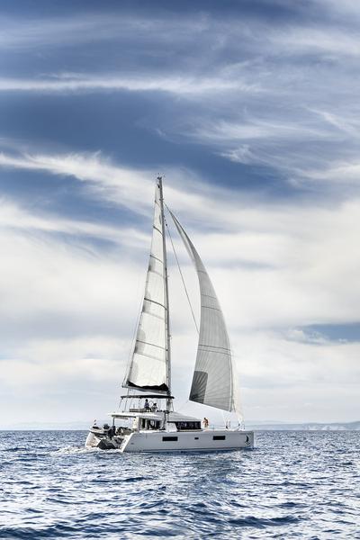 Book yachts online - catamaran - Lagoon 52 F owner version - EMERALD GEMINI - rent
