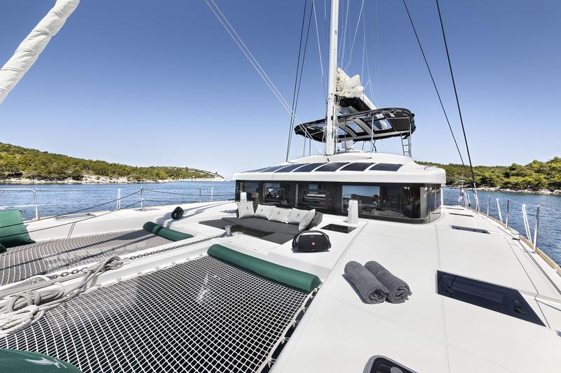Book yachts online - catamaran - Lagoon 52 F owner version - EMERALD GEMINI - rent