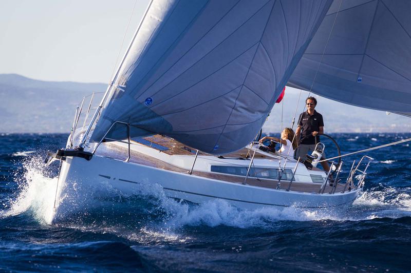Book yachts online - sailboat - Grand Soleil 43 - Super G - rent