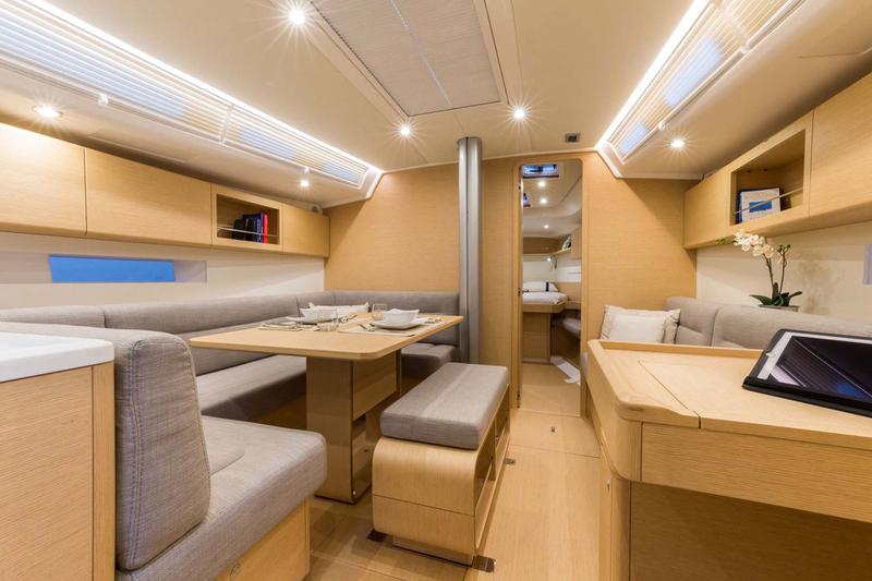 Book yachts online - sailboat - Grand Soleil 43 - Super G - rent