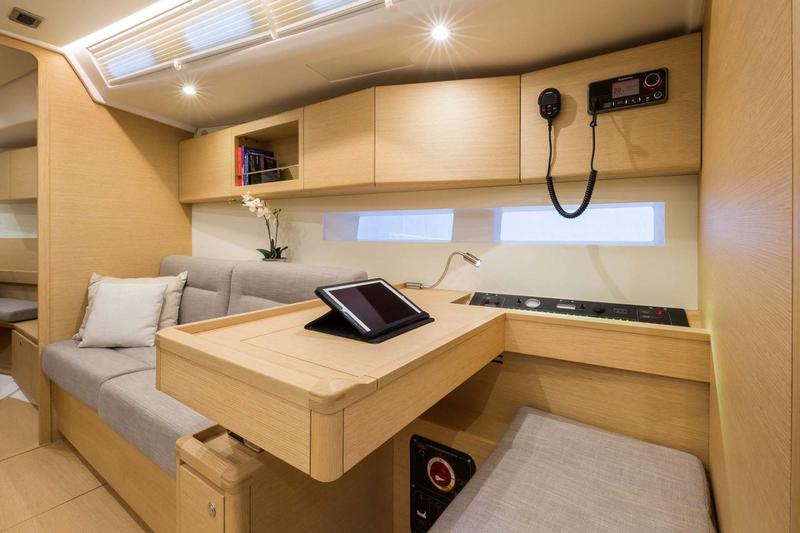 Book yachts online - sailboat - Grand Soleil 43 - Super G - rent