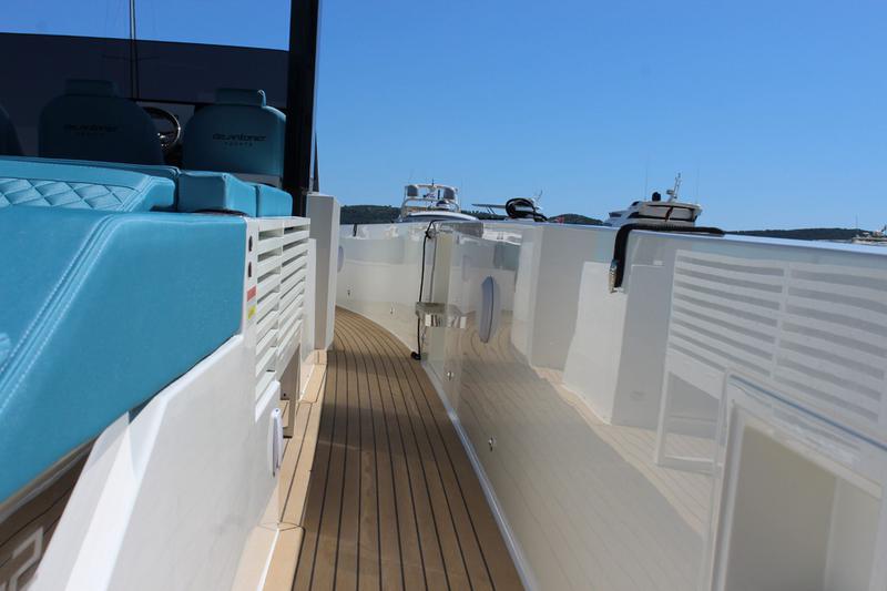 Book yachts online - motorboat - De Antonio D42 Open - ERAGON - rent