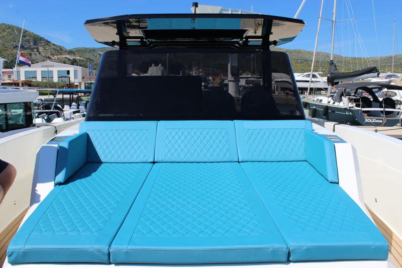 Book yachts online - motorboat - De Antonio D42 Open - ERAGON - rent