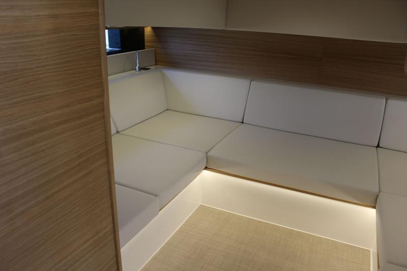 Book yachts online - motorboat - De Antonio D42 Open - ERAGON - rent