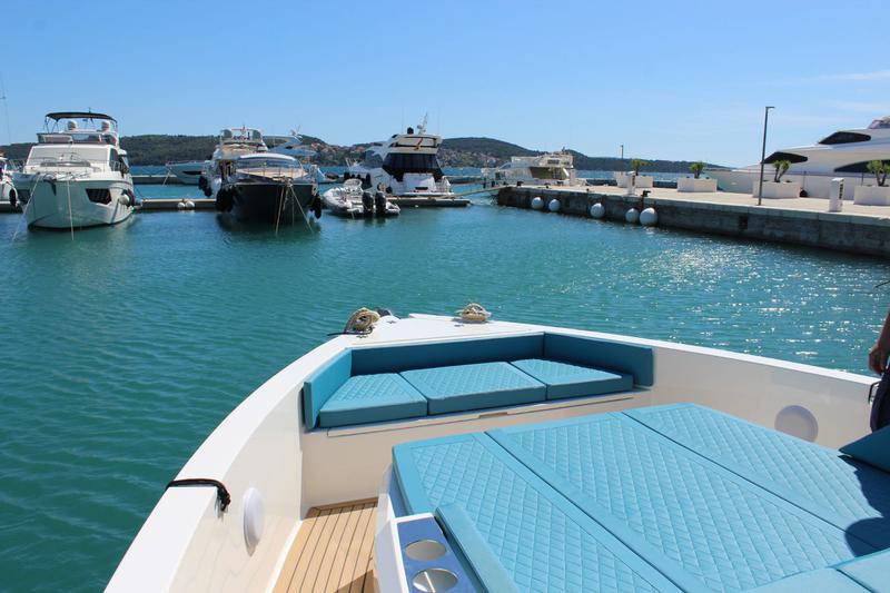 Book yachts online - motorboat - De Antonio D42 Open - ERAGON - rent