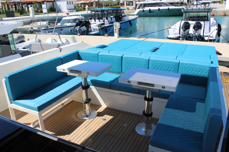 Book yachts online - motorboat - De Antonio D42 Open - ERAGON - rent