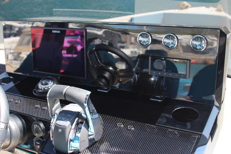 Book yachts online - motorboat - De Antonio D42 Open - ERAGON - rent