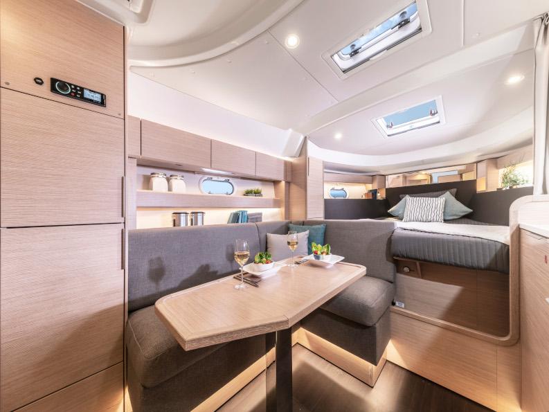 Book yachts online - motorboat - Bavaria S33 HT - Palermo - rent