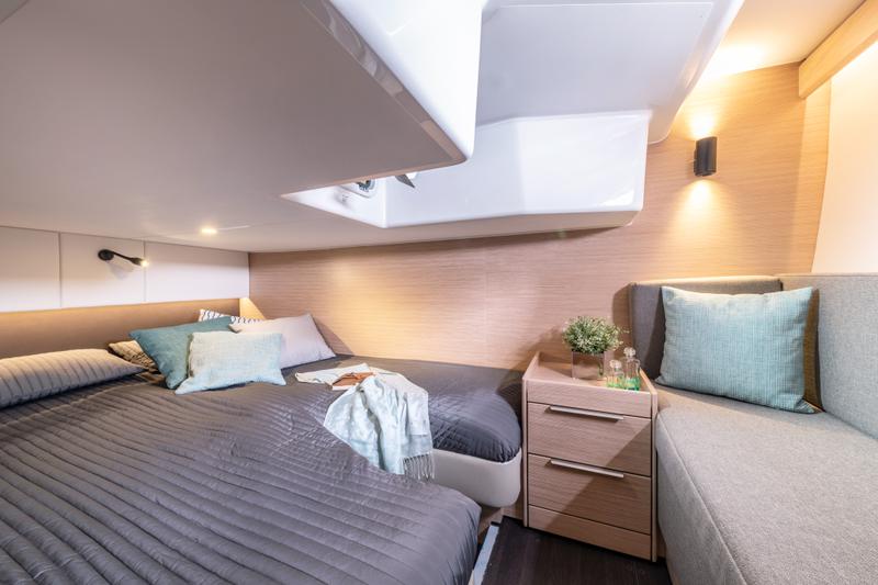 Book yachts online - motorboat - Bavaria S33 HT - Palermo - rent