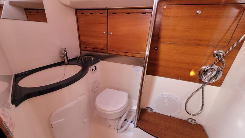 Book yachts online - sailboat - Bavaria 40 - BLACK PEARL - rent