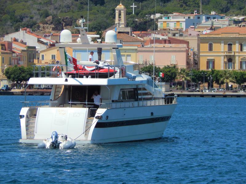 Book yachts online - motorboat - Azimut 76 - Golden Eagle - rent