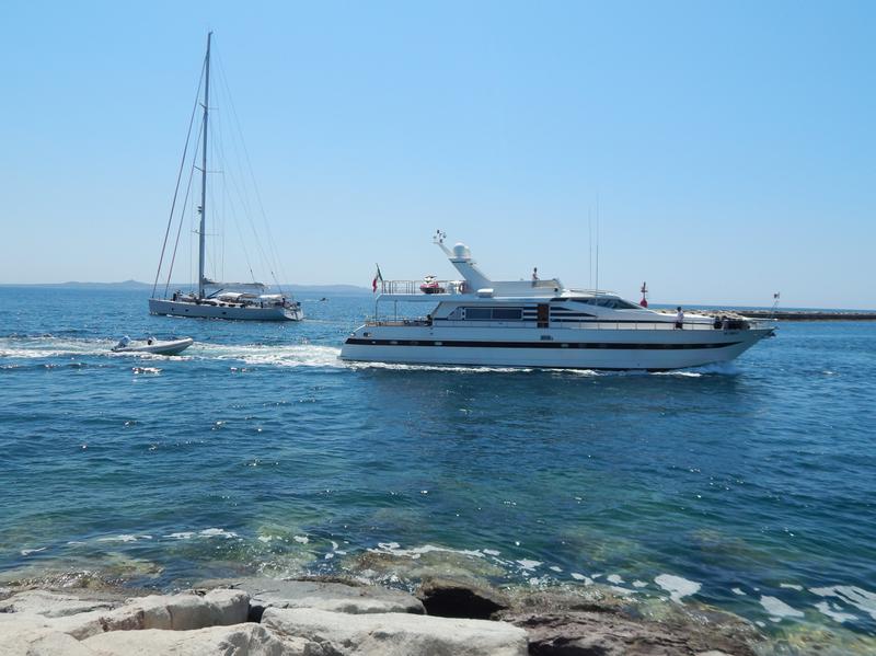 Book yachts online - motorboat - Azimut 76 - Golden Eagle - rent
