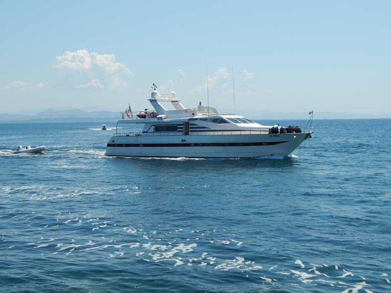 Book yachts online - motorboat - Azimut 76 - Golden Eagle - rent