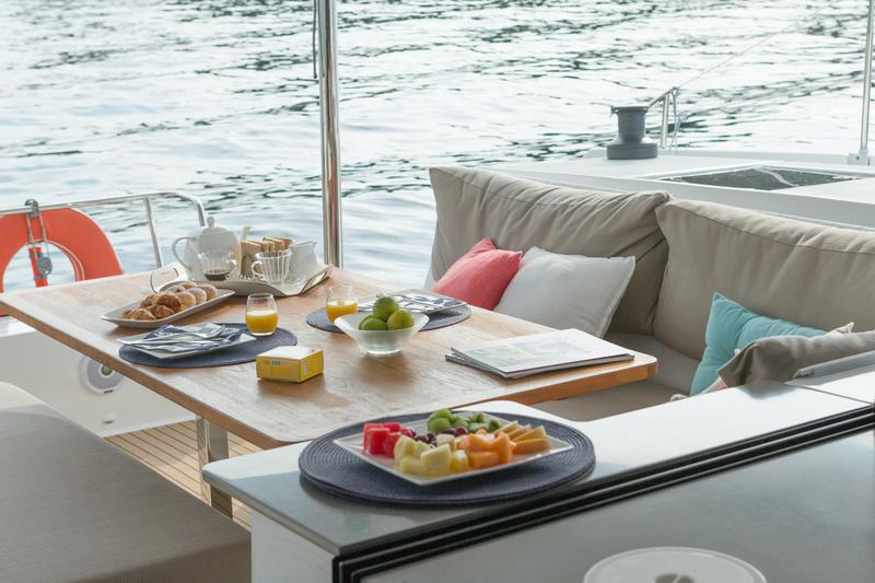 Book yachts online - catamaran - Helia 44 M - Boldly Go - rent