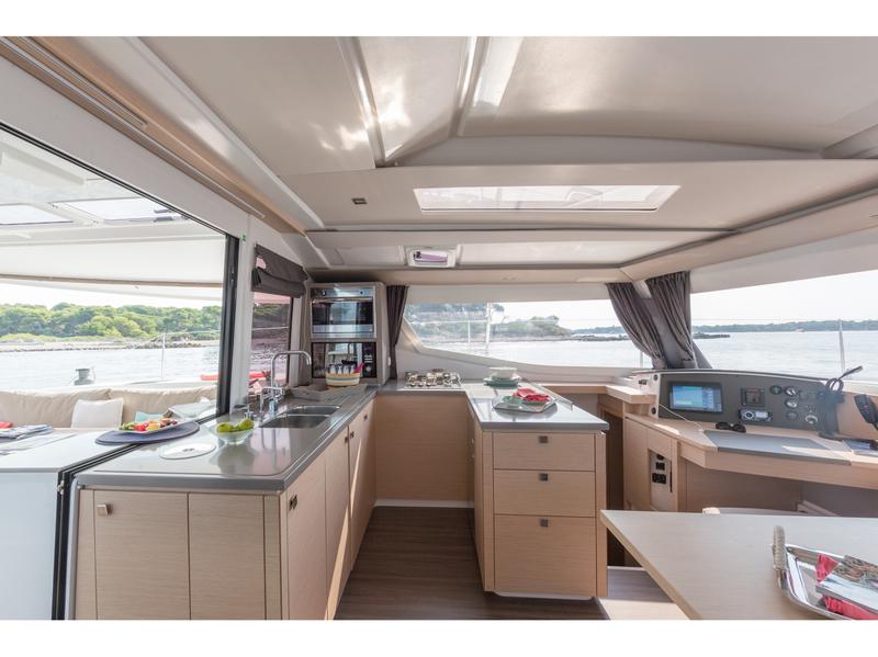 Book yachts online - catamaran - Helia 44 M - Boldly Go - rent