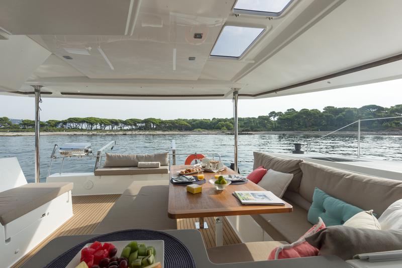 Book yachts online - catamaran - Helia 44 M - Boldly Go - rent