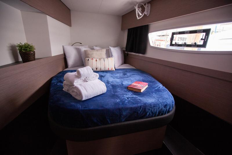 Book yachts online - catamaran - Elba 45 - USS Flamingo - rent