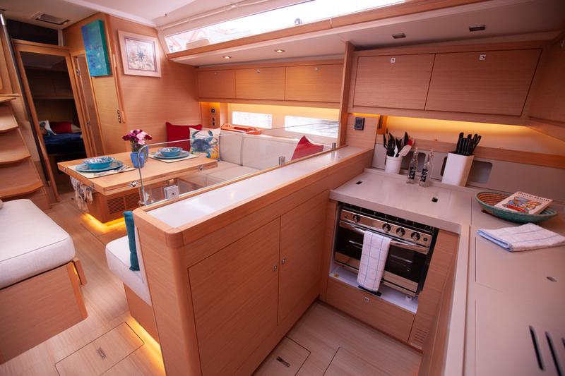 Book yachts online - sailboat - Dufour 530 - Besame Mucho - rent