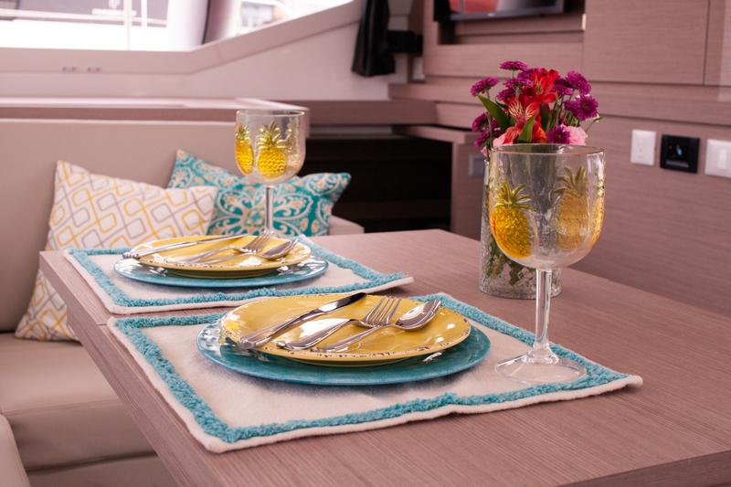 Book yachts online - catamaran - Astréa 42 - Rise - rent