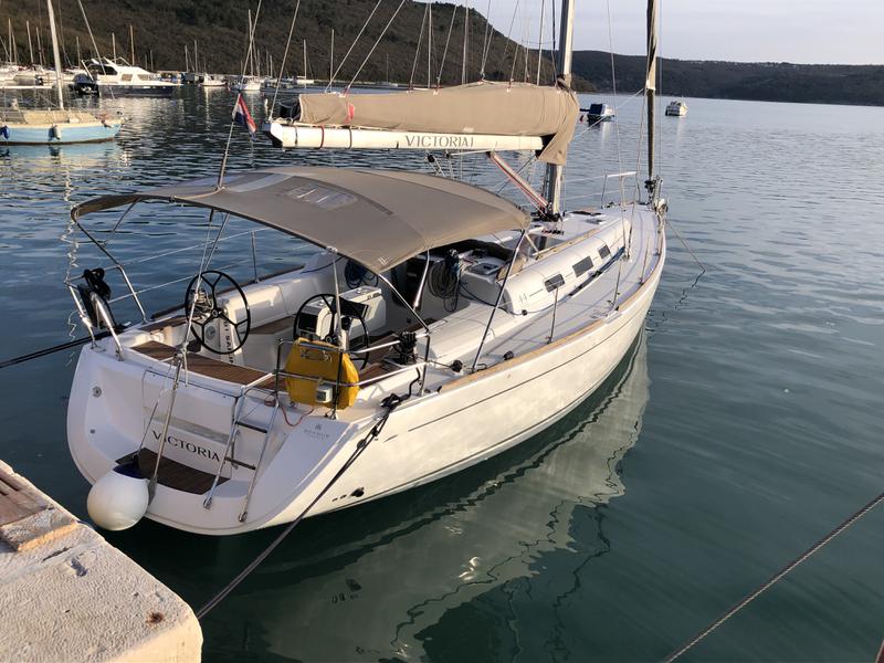 Book yachts online - sailboat - Dufour 44 - Victoria 1 - Refit 2018 - rent