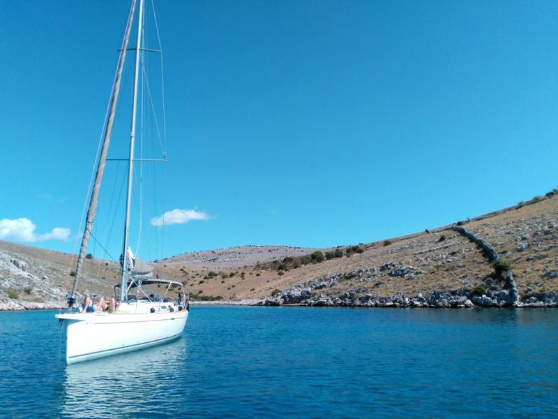 Book yachts online - sailboat - Dufour 44 - Victoria 1 - Refit 2018 - rent