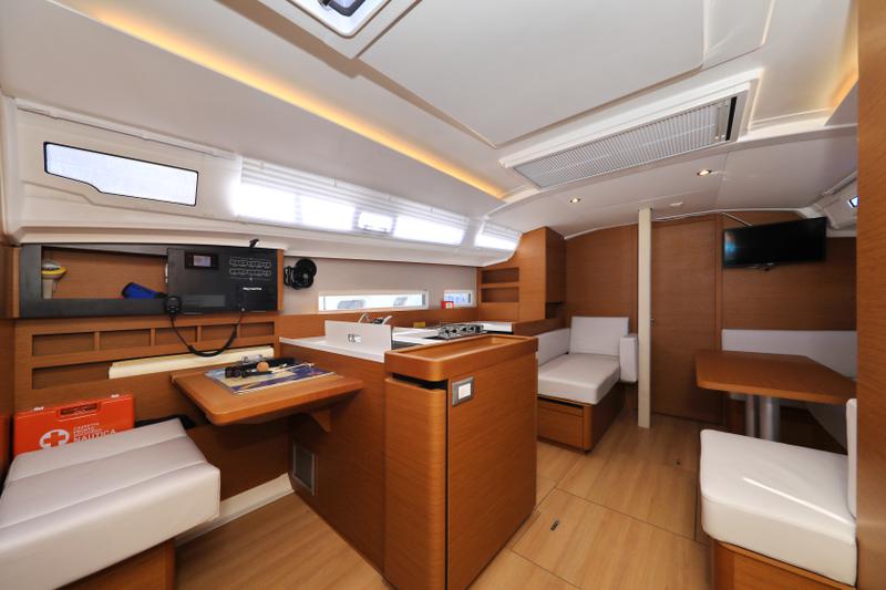 Book yachts online - sailboat - Sun Odyssey 410 - Vague - rent