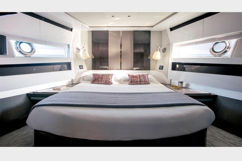 Book yachts online - motorboat - Azimut S7 - ESCAPE - rent