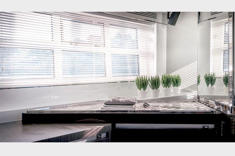 Book yachts online - motorboat - Azimut S7 - ESCAPE - rent